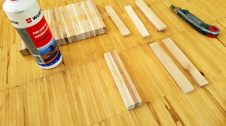 Auswahl von Ahorn Mosaik-Parkettstäben bei der Reparatur von Industrieparkett