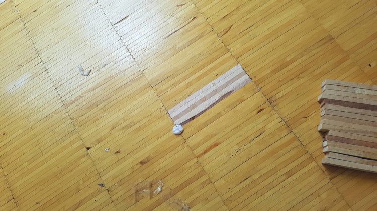 Abschliff von Industrieparkett vorher