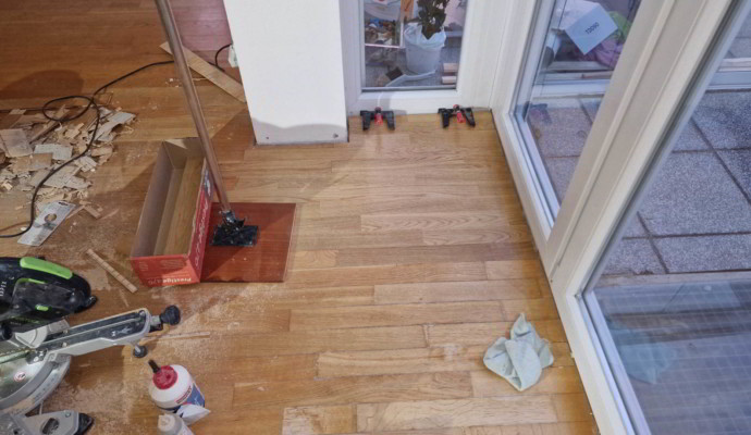 Leistungen: Parkettreparatur nach Wasserschaden, während Raparatur