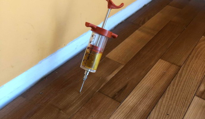 Leistungen: Parkettreparatur nach Wasserschaden, Klebstoffinjektion